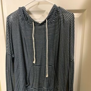 Lightweight pullover size small!